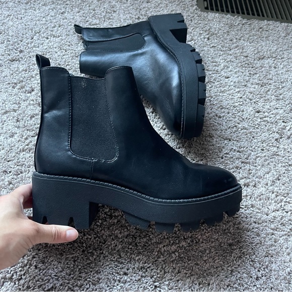 Urban Outfitters Black Chunky Platform Boot Size 7 - Picture 2 of 10